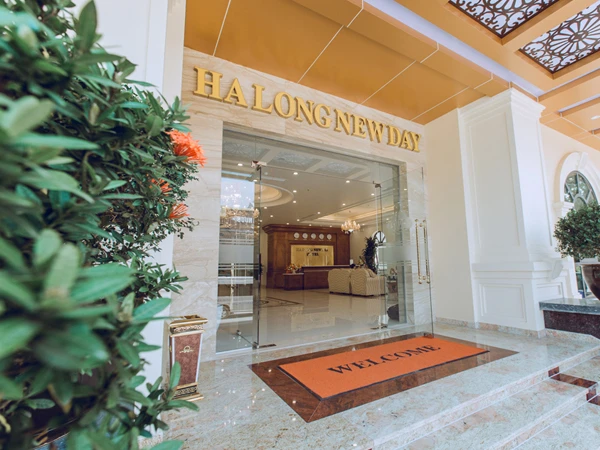 Chupp Life Insurance organised action trip in Ha Long city